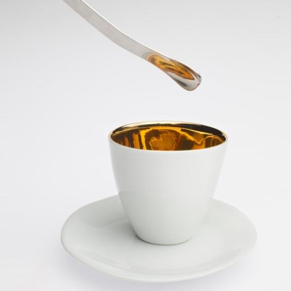 Tasse Assoiffée, porcelaine et or, 46€